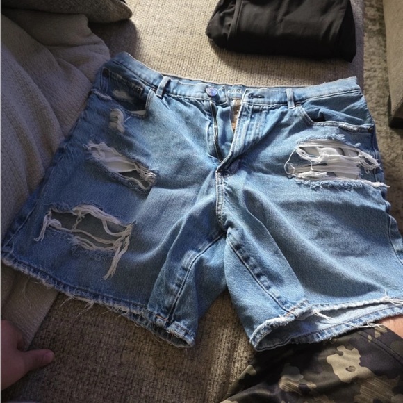 American Eagle 90's Boyfriend Distressed Shorts Size 14 - Picture 1 of 6
